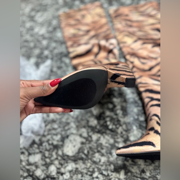 Tiger Print Boots - Picture 4 of 5